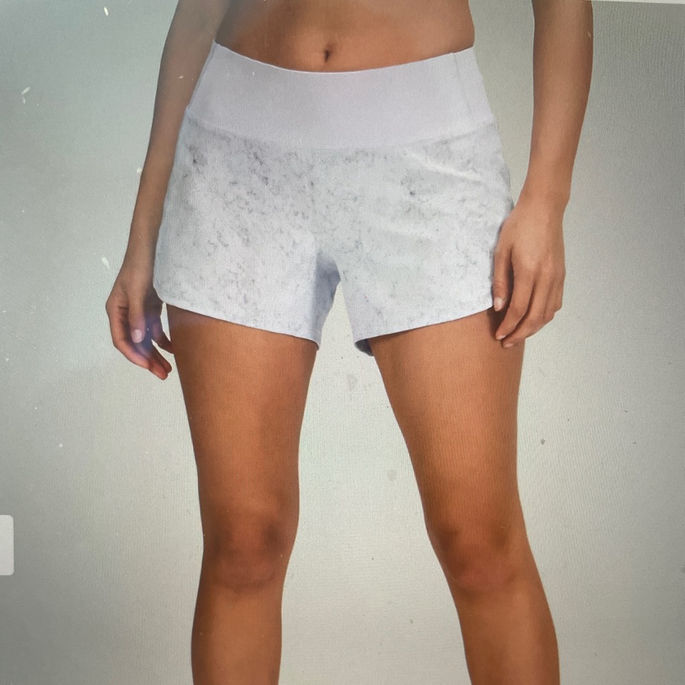 Lululemon Speed Up Mid Rise 4” Short